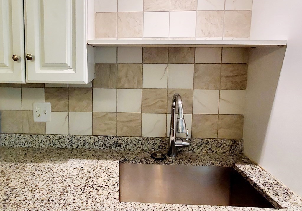 83 R Hobart Street, Unit A6 Danvers, MA 01923 - Photo 5 of 10