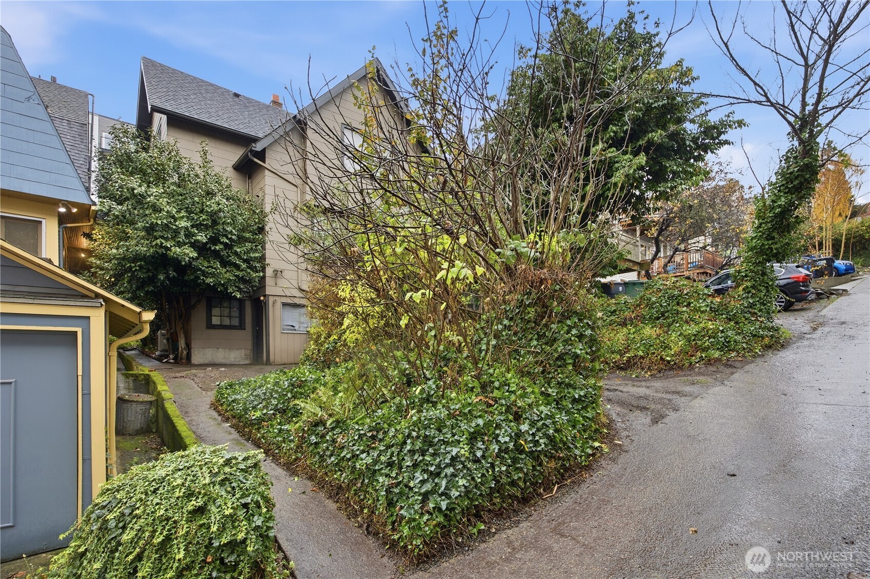 708 Warren Avenue North Seattle, WA 98109 - Photo 37 of 37