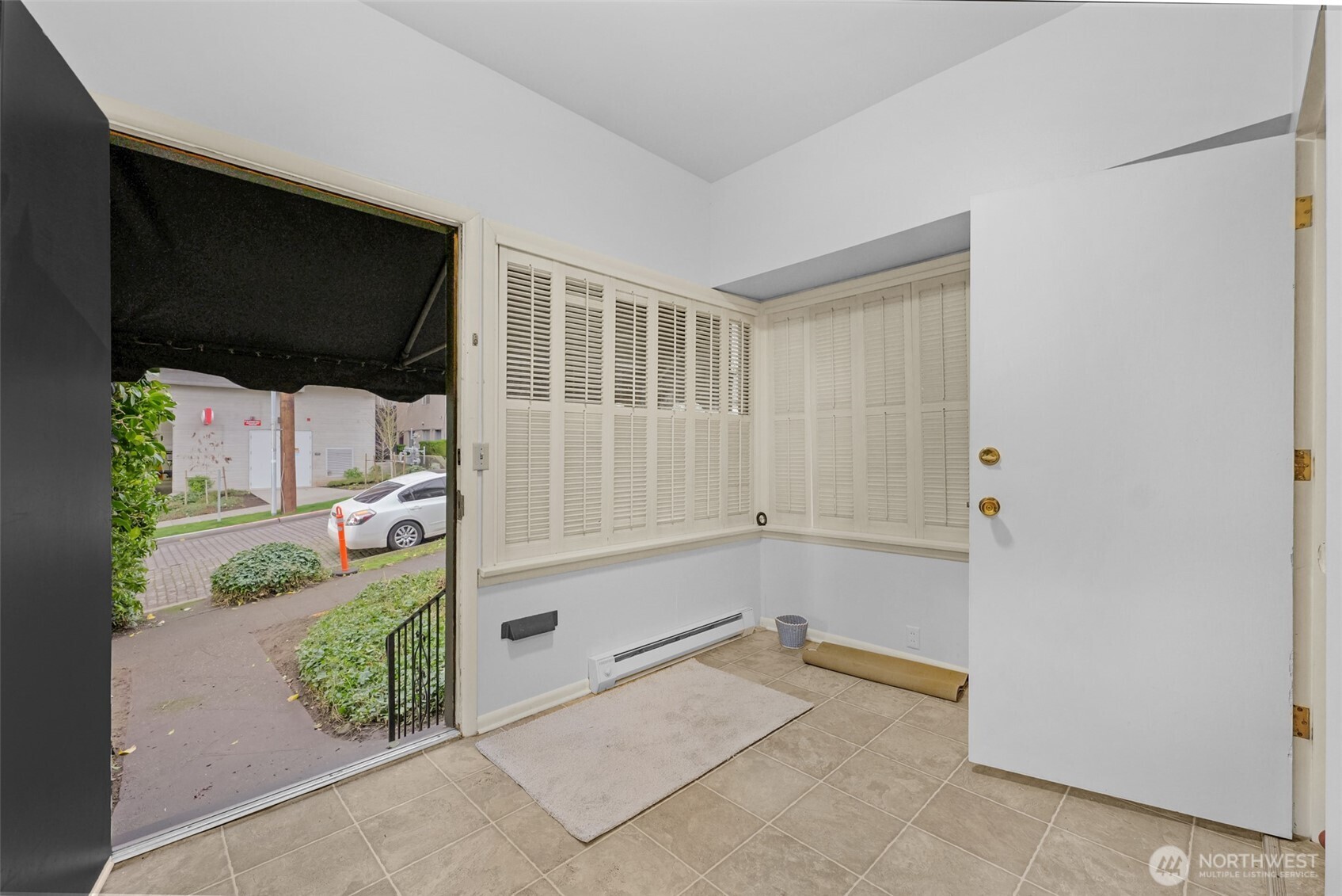 708 Warren Avenue North Seattle, WA 98109 - Photo 4 of 37