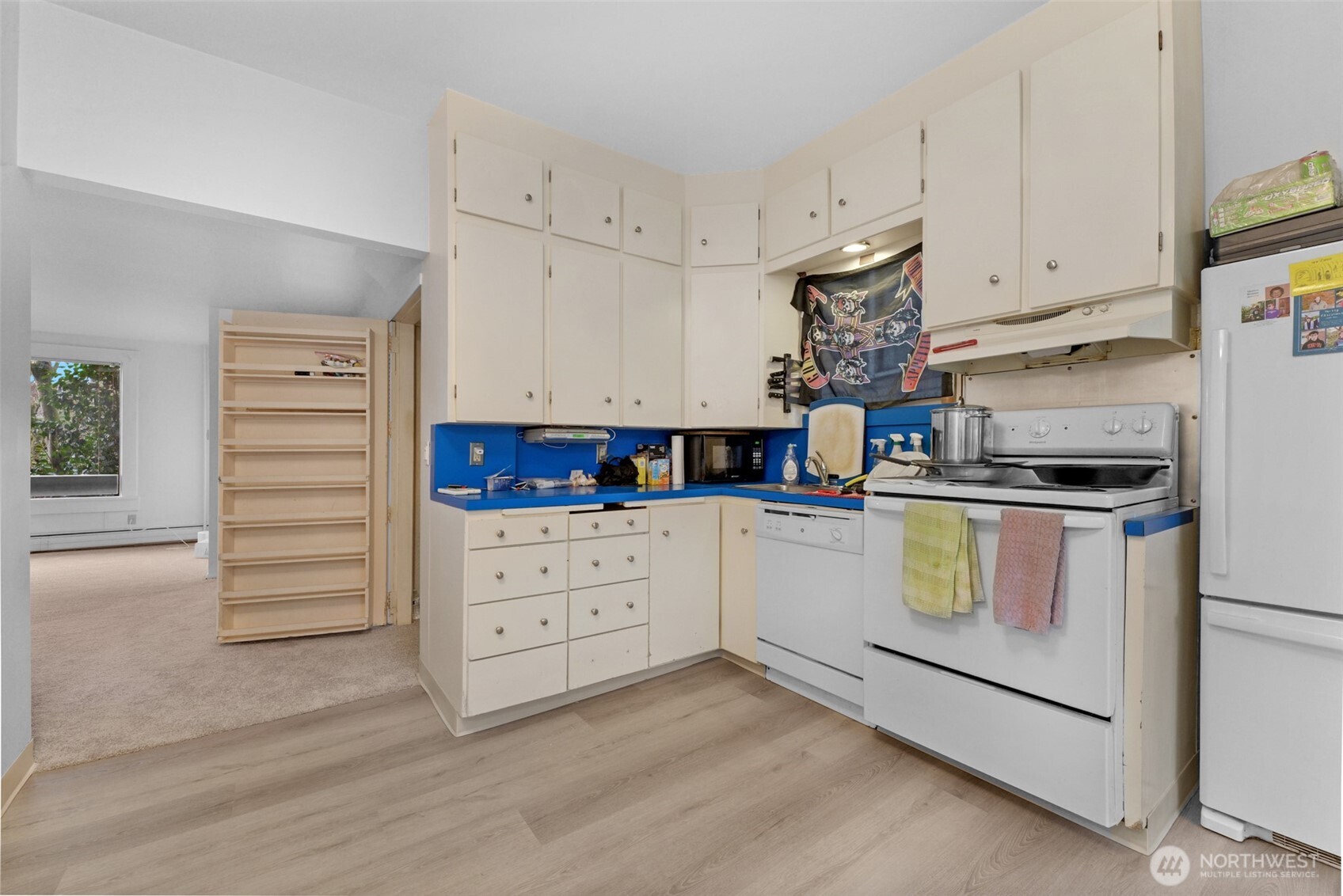 708 Warren Avenue North Seattle, WA 98109 - Photo 8 of 37