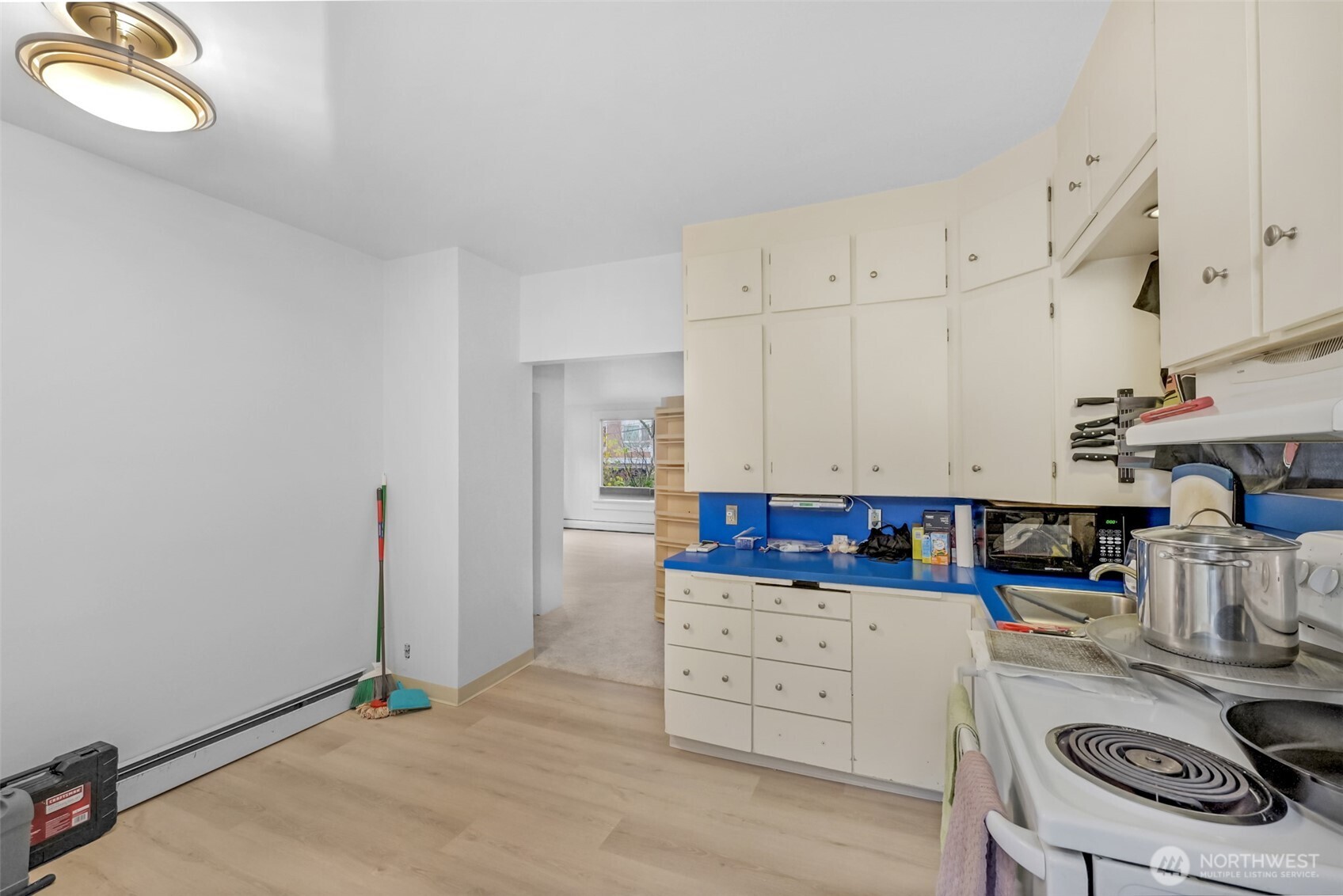 708 Warren Avenue North Seattle, WA 98109 - Photo 10 of 37