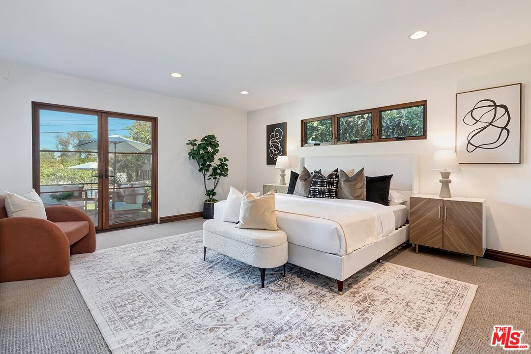 384 North Bonhill Road Los Angeles, CA 90049 - Photo 19 of 32 a bedroom with a large bed and a couch
