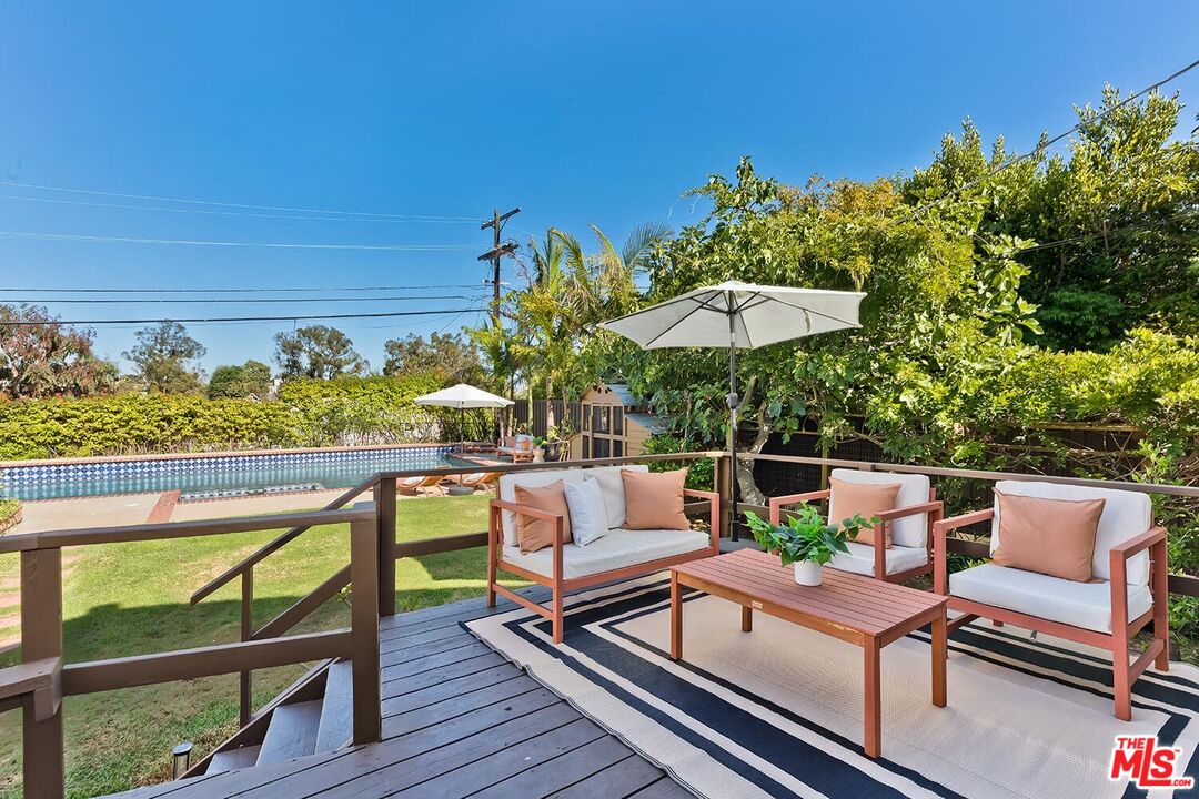 384 North Bonhill Road Los Angeles, CA 90049 - Photo 28 of 32 a view of a chairs and table in the balcony
