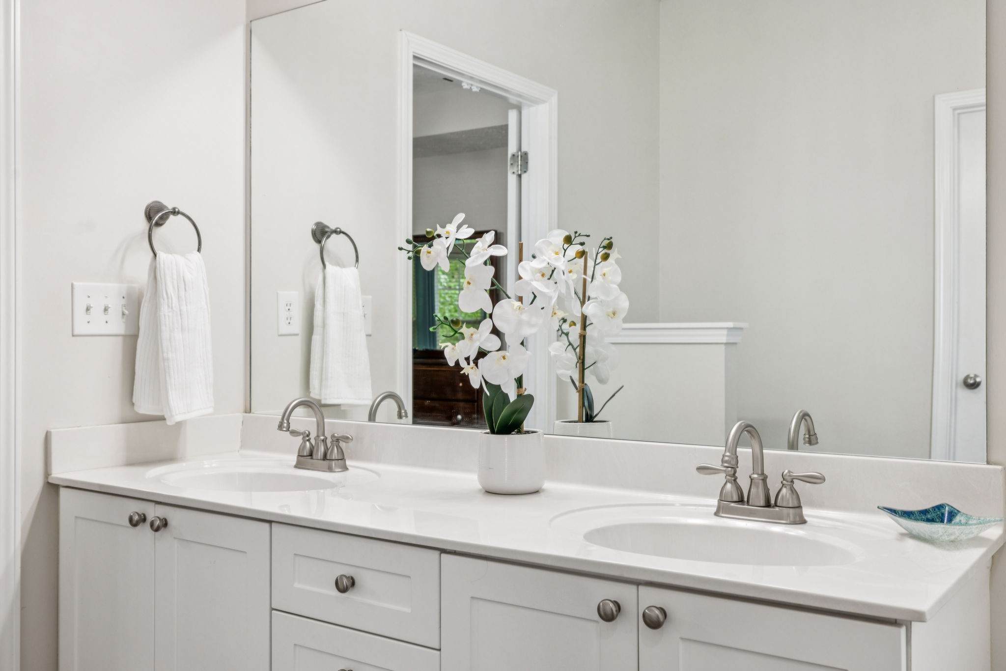 1443 Bern Drive Spring Hill, TN 37174 - Photo 39 of 64 a bathroom with double sink and a mirror