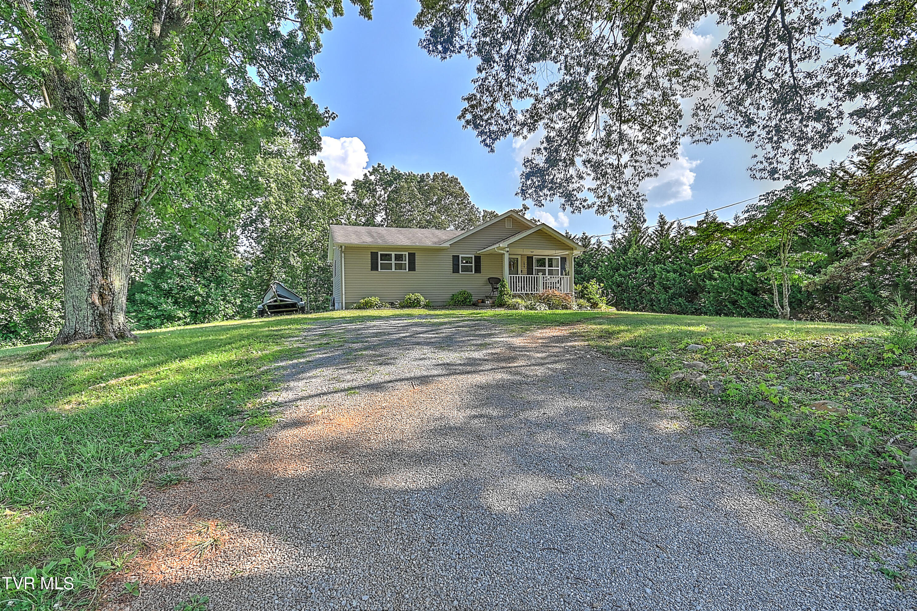 124 Zeb Grindstaff Road Elizabethton, TN 37643 - Photo 3 of 48 124 Zeb Grindstaff Rd KO-3