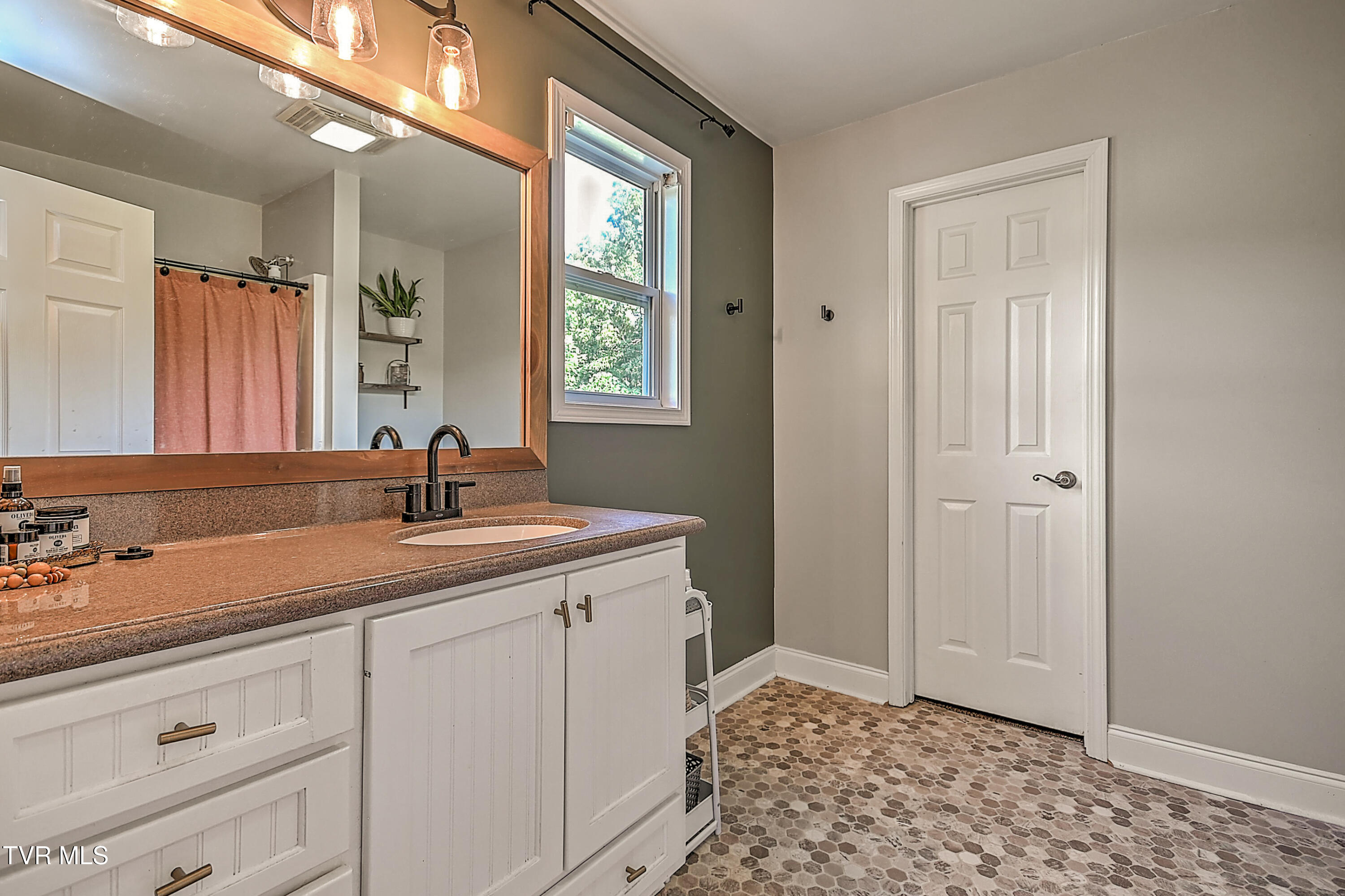 124 Zeb Grindstaff Road Elizabethton, TN 37643 - Photo 34 of 48 124 Zeb Grindstaff Rd KO-34