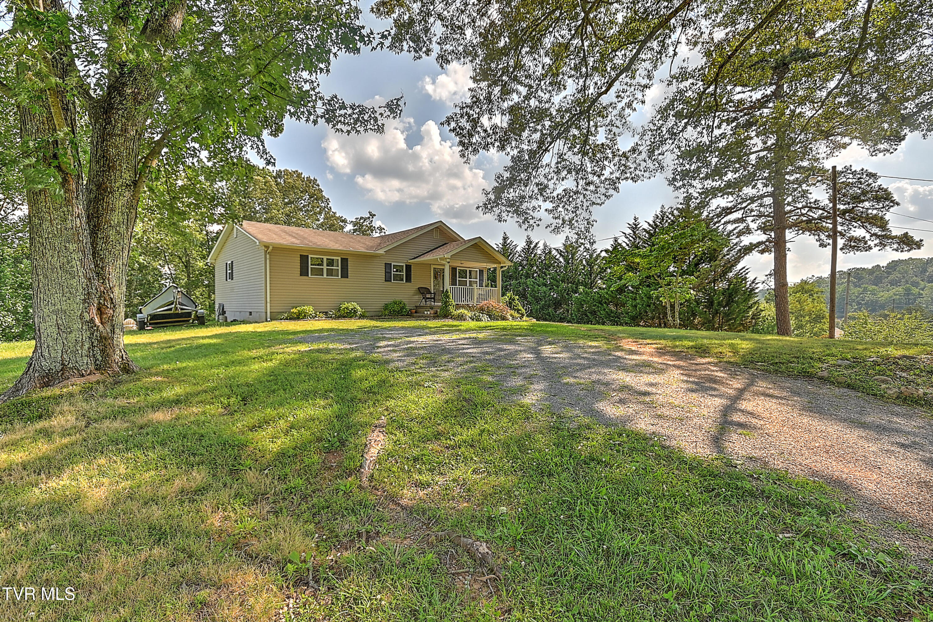 124 Zeb Grindstaff Road Elizabethton, TN 37643 - Photo 4 of 48 124 Zeb Grindstaff Rd KO-4