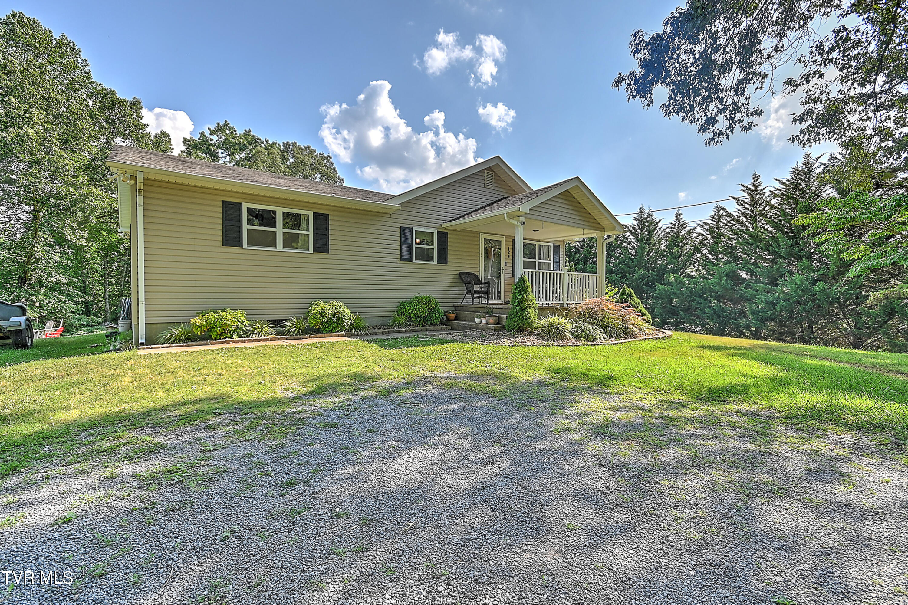 124 Zeb Grindstaff Road Elizabethton, TN 37643 - Photo 5 of 48 124 Zeb Grindstaff Rd KO-5