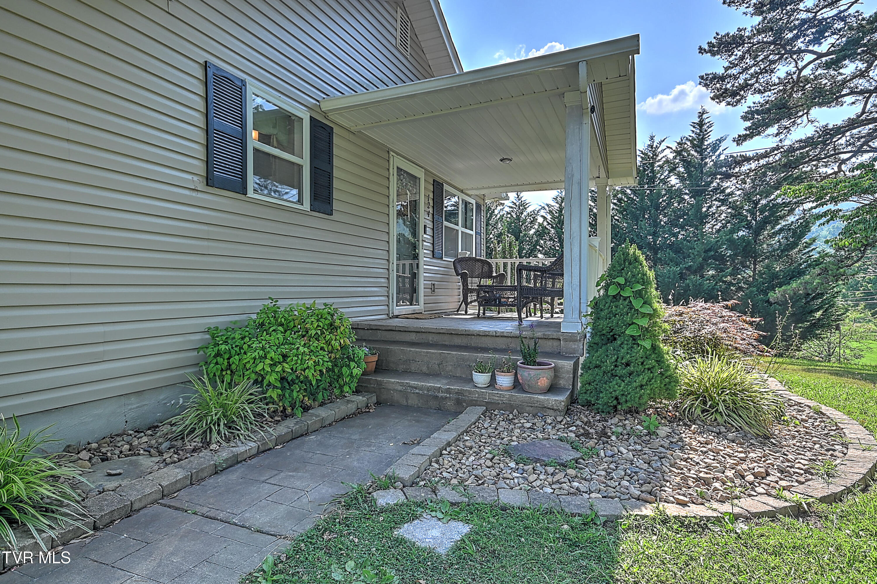 124 Zeb Grindstaff Road Elizabethton, TN 37643 - Photo 6 of 48 124 Zeb Grindstaff Rd KO-6