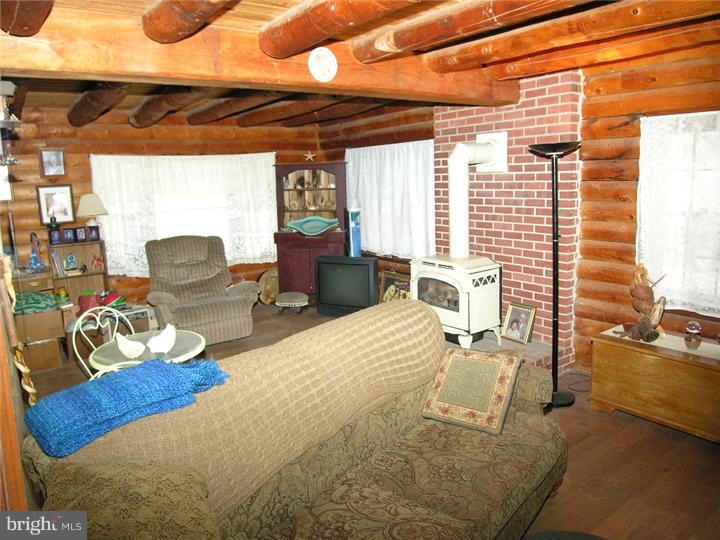 39 Gehris Road Boyertown, PA 19512 - Photo 4 of 13 Living Room