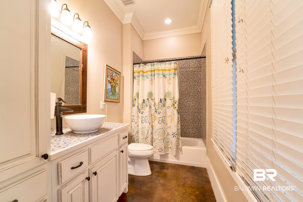 14101 Oak Street Magnolia Springs, AL 36555 - Photo 17 of 31 Downstairs guest room 2 bathroom