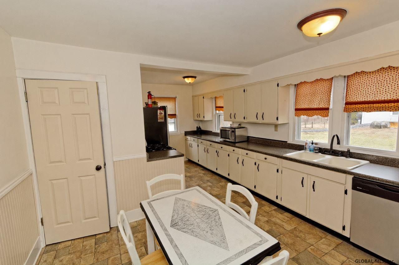 117 Lasher Road Bethlehem, NY 12158 - Photo 8 of 17 Photo 8