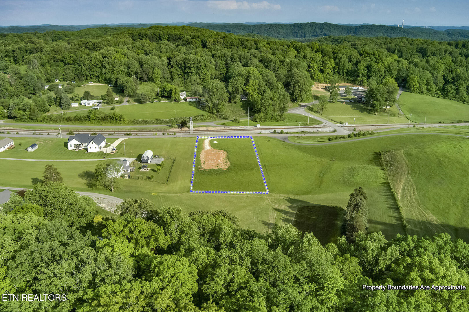 139 Hearthside Road Clinton, TN 37716 - Photo 15 of 19 15_HearthsideRoad_139_Birdseye_SE