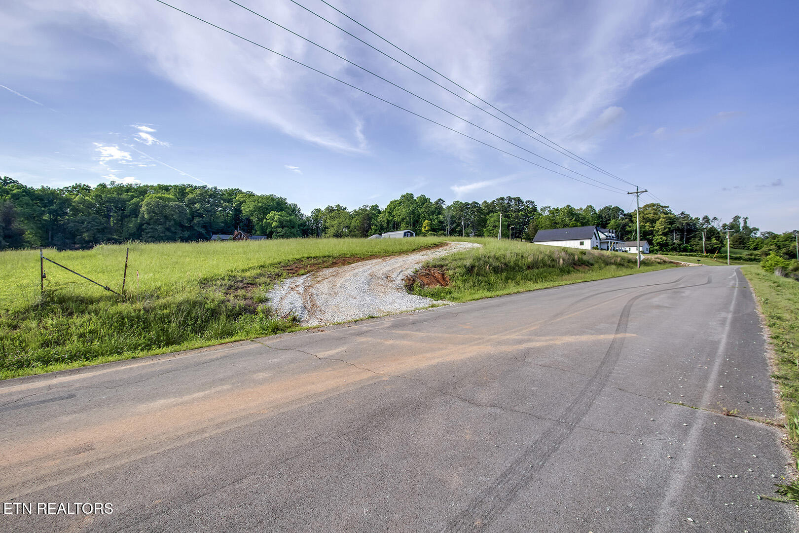 139 Hearthside Road Clinton, TN 37716 - Photo 4 of 19 04_HearthsideRoad_139_Road_N-NE