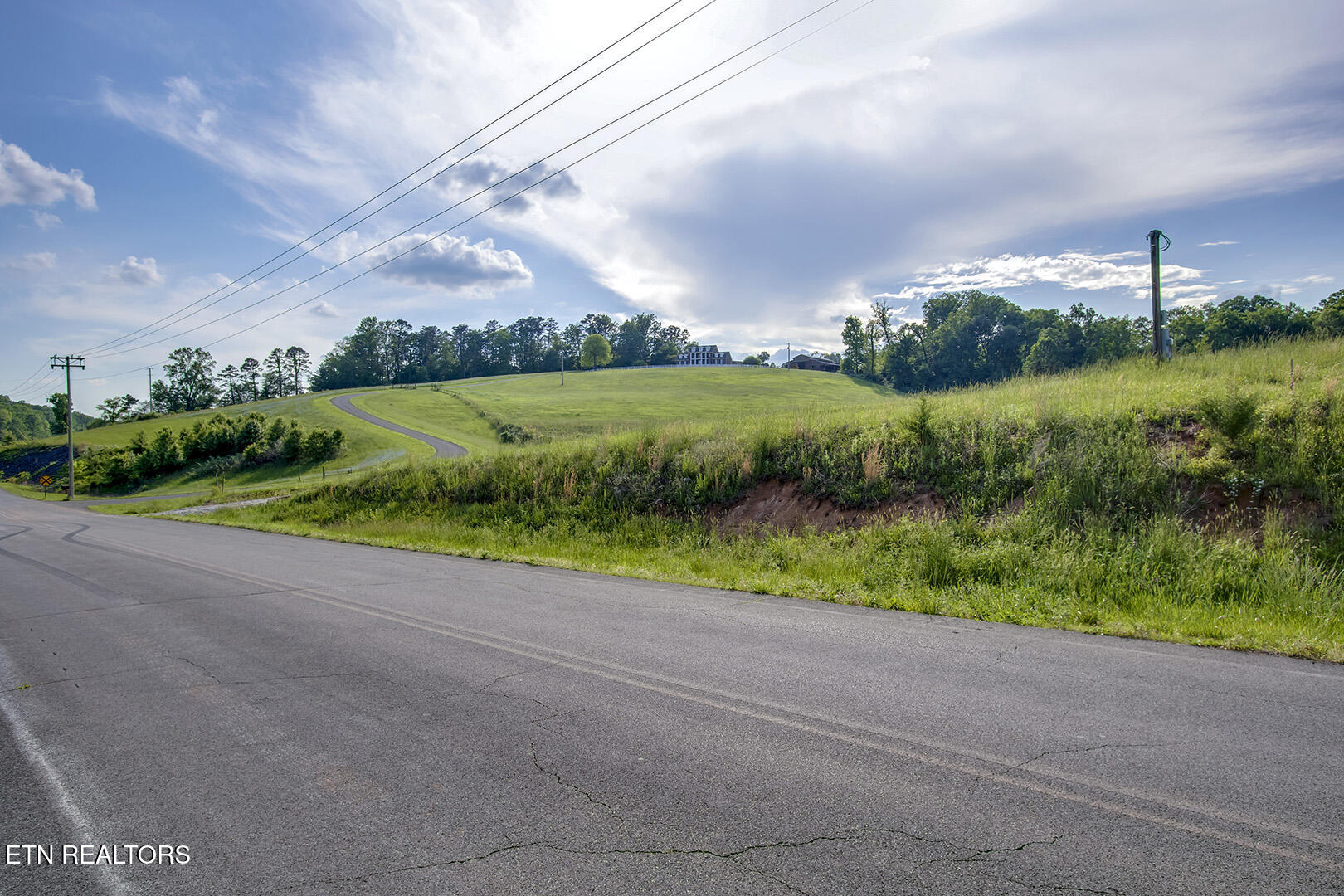 139 Hearthside Road Clinton, TN 37716 - Photo 6 of 19 06_HearthsideRoad_139_Road-S-SW