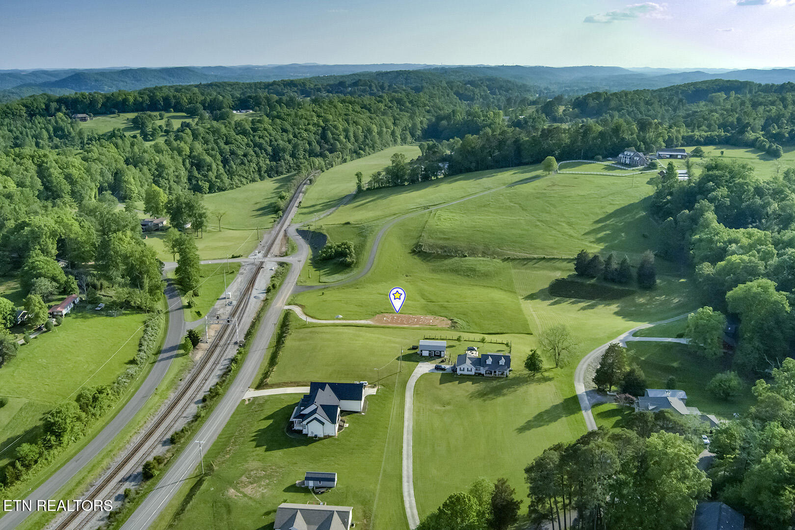 139 Hearthside Road Clinton, TN 37716 - Photo 9 of 19 09_HearthsideRoad_139_WideBirdseye_SW