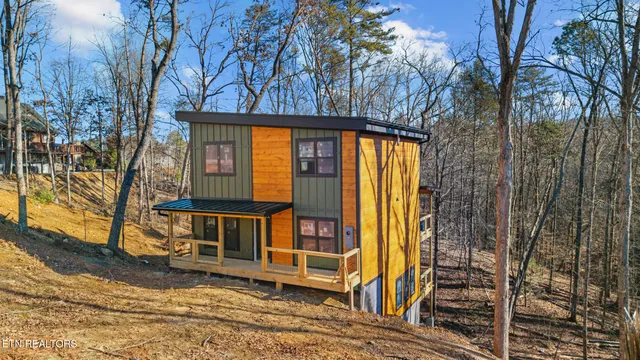 $1,099,900 | 613 Country Oaks Drive, Pigeon Forge, TN 37863