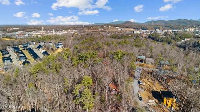 $1,099,900 | 613 Country Oaks Drive, Pigeon Forge, TN 37863
