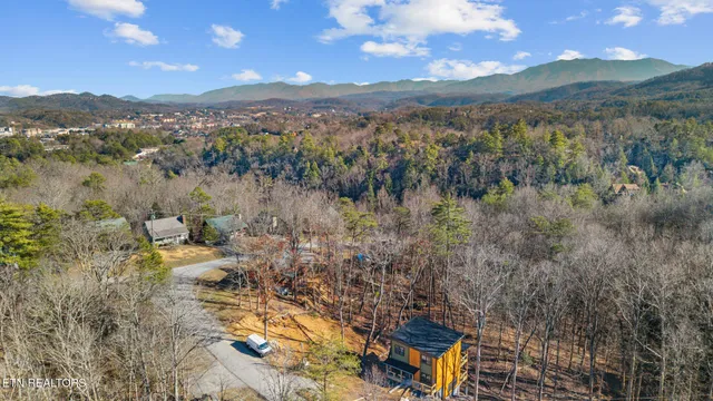 $1,099,900 | 613 Country Oaks Drive, Pigeon Forge, TN 37863