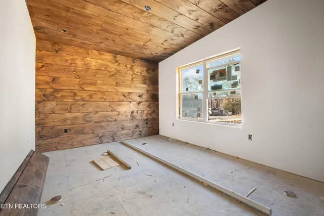 $1,099,900 | 613 Country Oaks Drive, Pigeon Forge, TN 37863