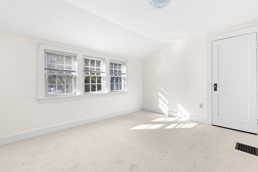136 Leonard Street Gloucester, MA 01930 - Photo 16 of 34