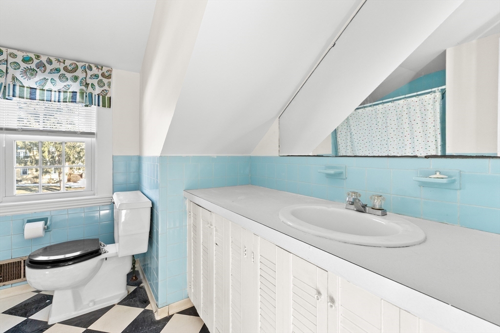 136 Leonard Street Gloucester, MA 01930 - Photo 19 of 34