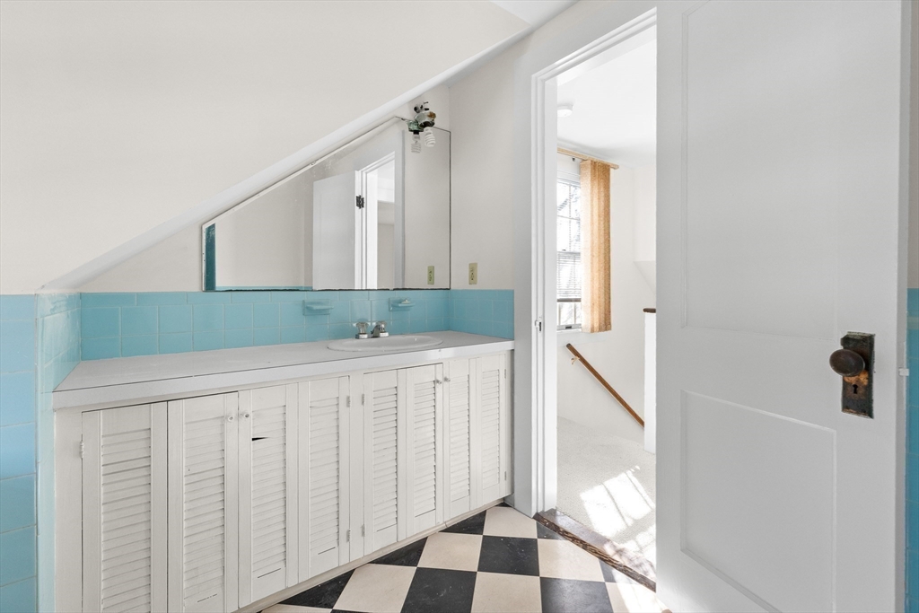 136 Leonard Street Gloucester, MA 01930 - Photo 20 of 34