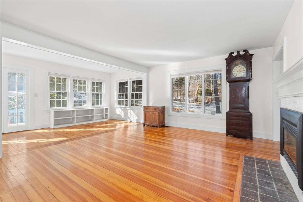 136 Leonard Street Gloucester, MA 01930 - Photo 4 of 34