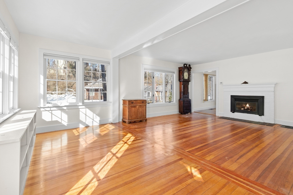 136 Leonard Street Gloucester, MA 01930 - Photo 6 of 34