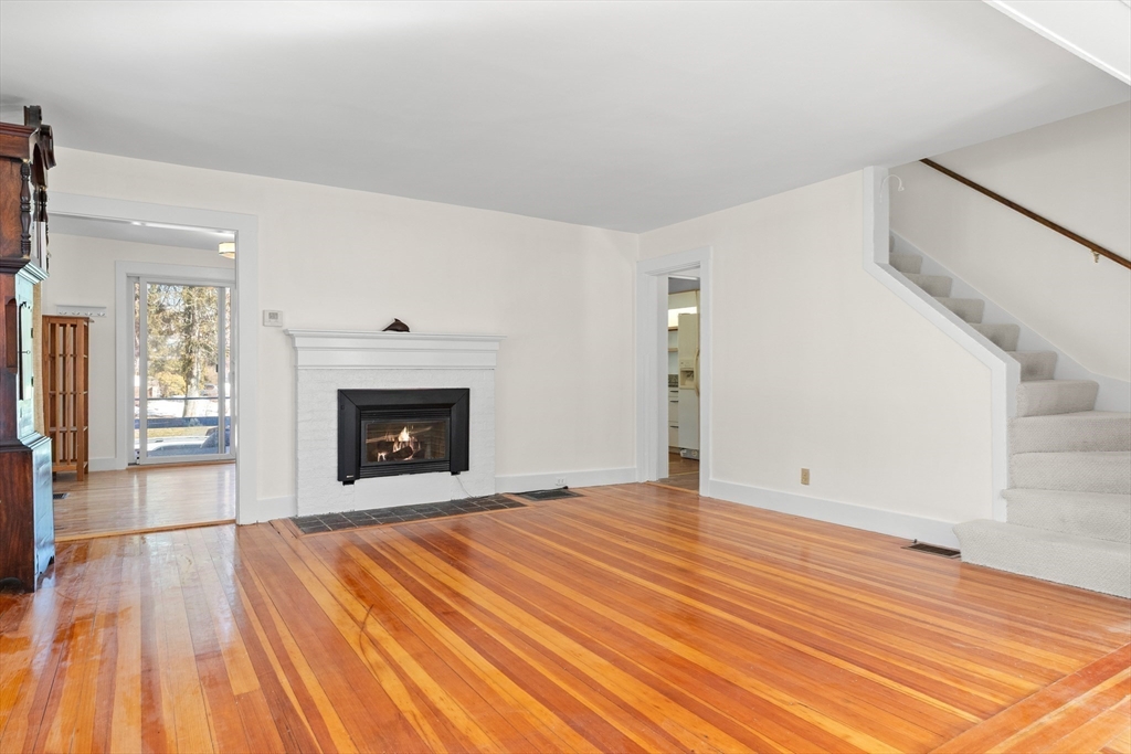 136 Leonard Street Gloucester, MA 01930 - Photo 7 of 34