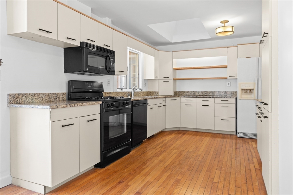 136 Leonard Street Gloucester, MA 01930 - Photo 8 of 34