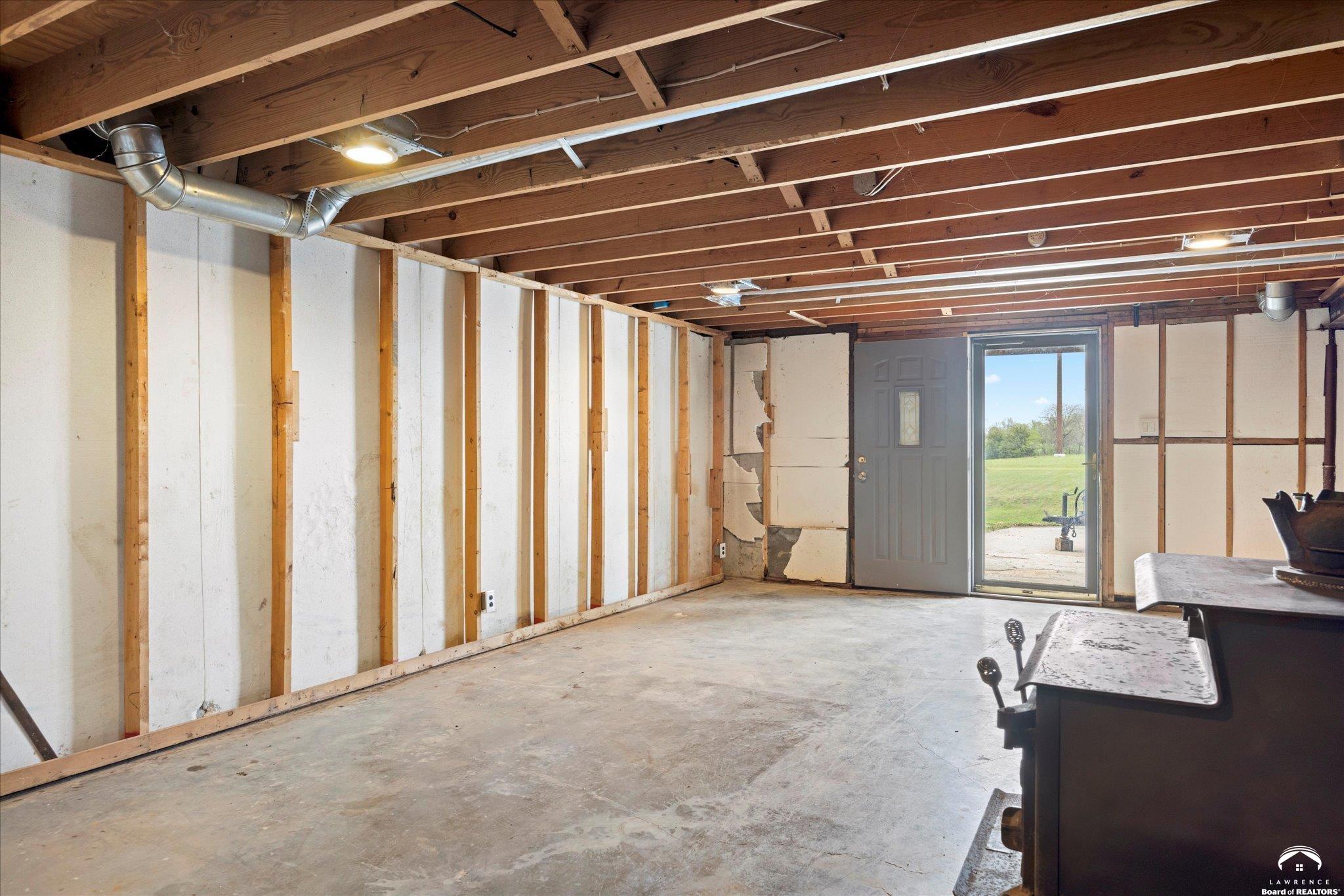 1628 East 400 Road Lawrence, KS 66049 - Photo 29 of 51