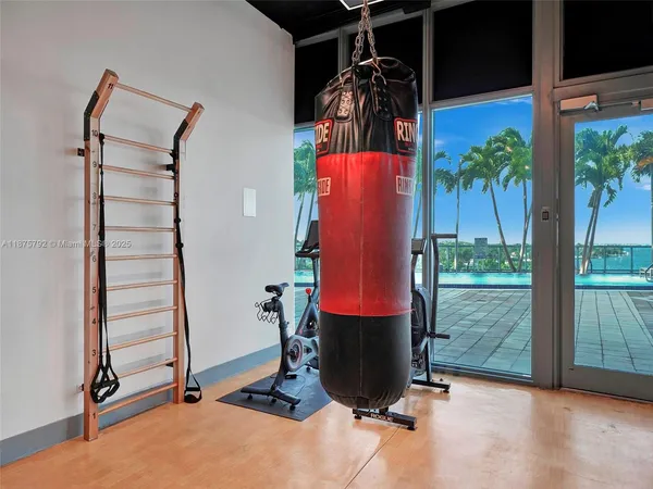 $5,900 | 601 Northeast 36th Street, Unit 2703, Miami, FL 33137