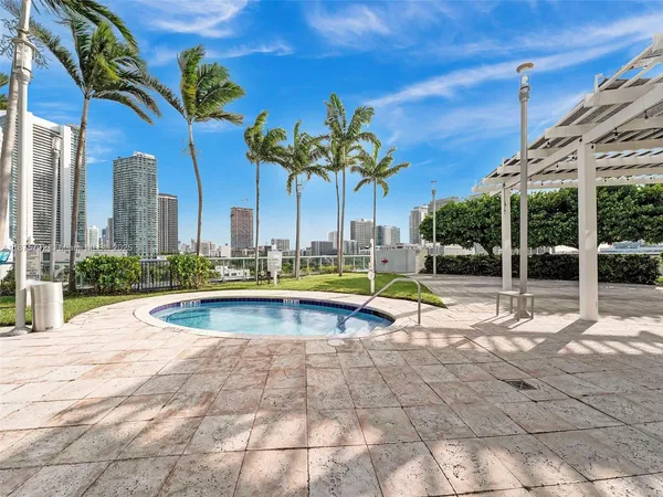 $5,900 | 601 Northeast 36th Street, Unit 2703, Miami, FL 33137