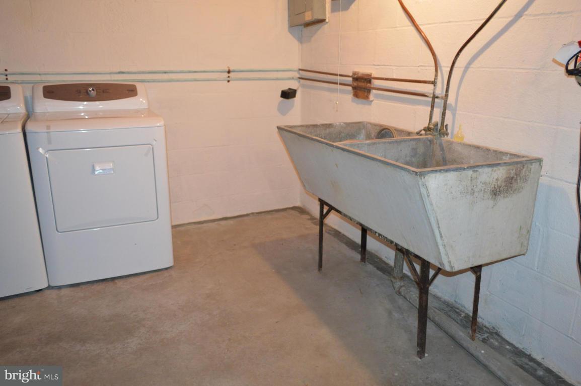 320 Dahlia Road Lancaster, PA 17602 - Photo 16 of 24 Gallery Image 16