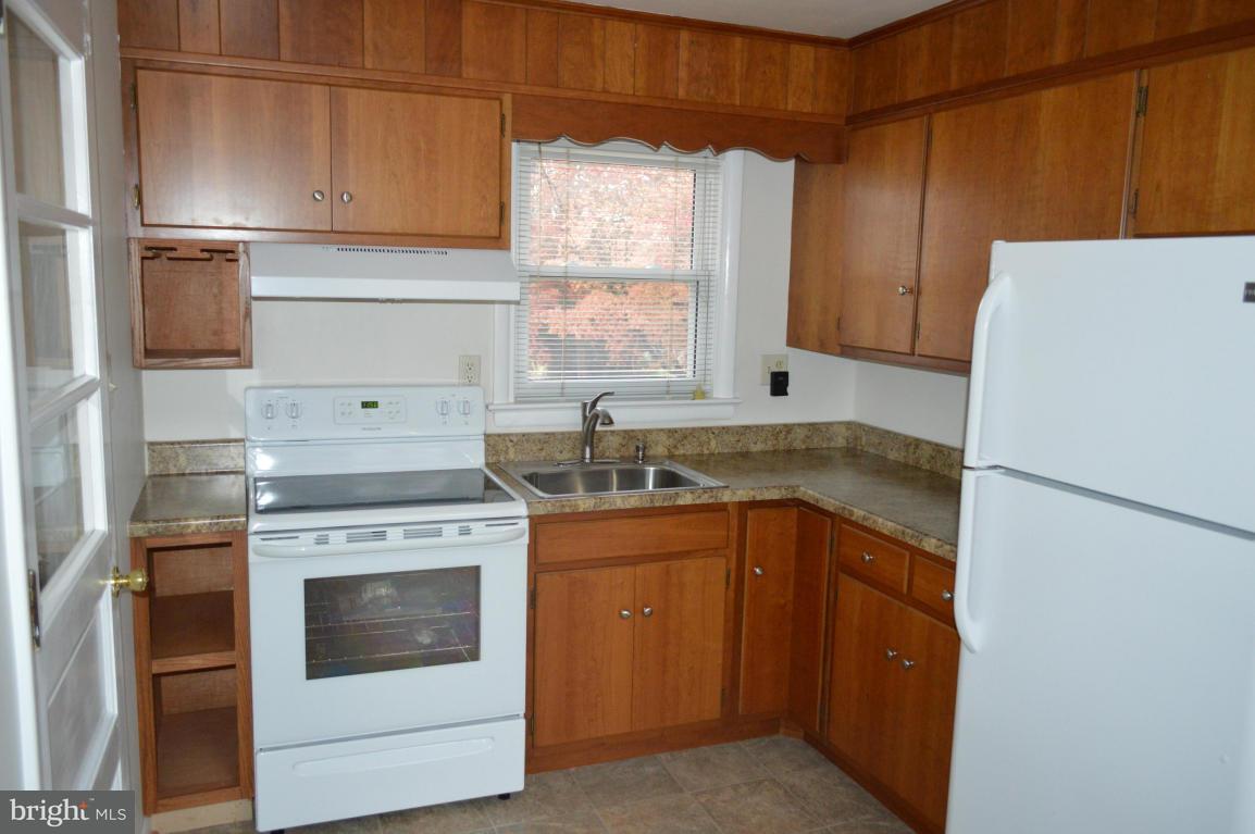 320 Dahlia Road Lancaster, PA 17602 - Photo 3 of 24 Gallery Image 3
