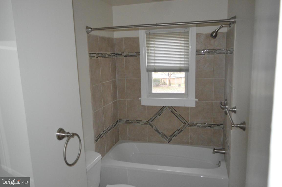 320 Dahlia Road Lancaster, PA 17602 - Photo 8 of 24 Gallery Image 8