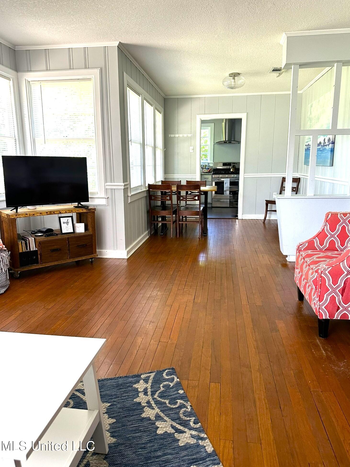 1323 3rd Street Gulfport, MS 39501 - Photo 14 of 46 18 living to dining