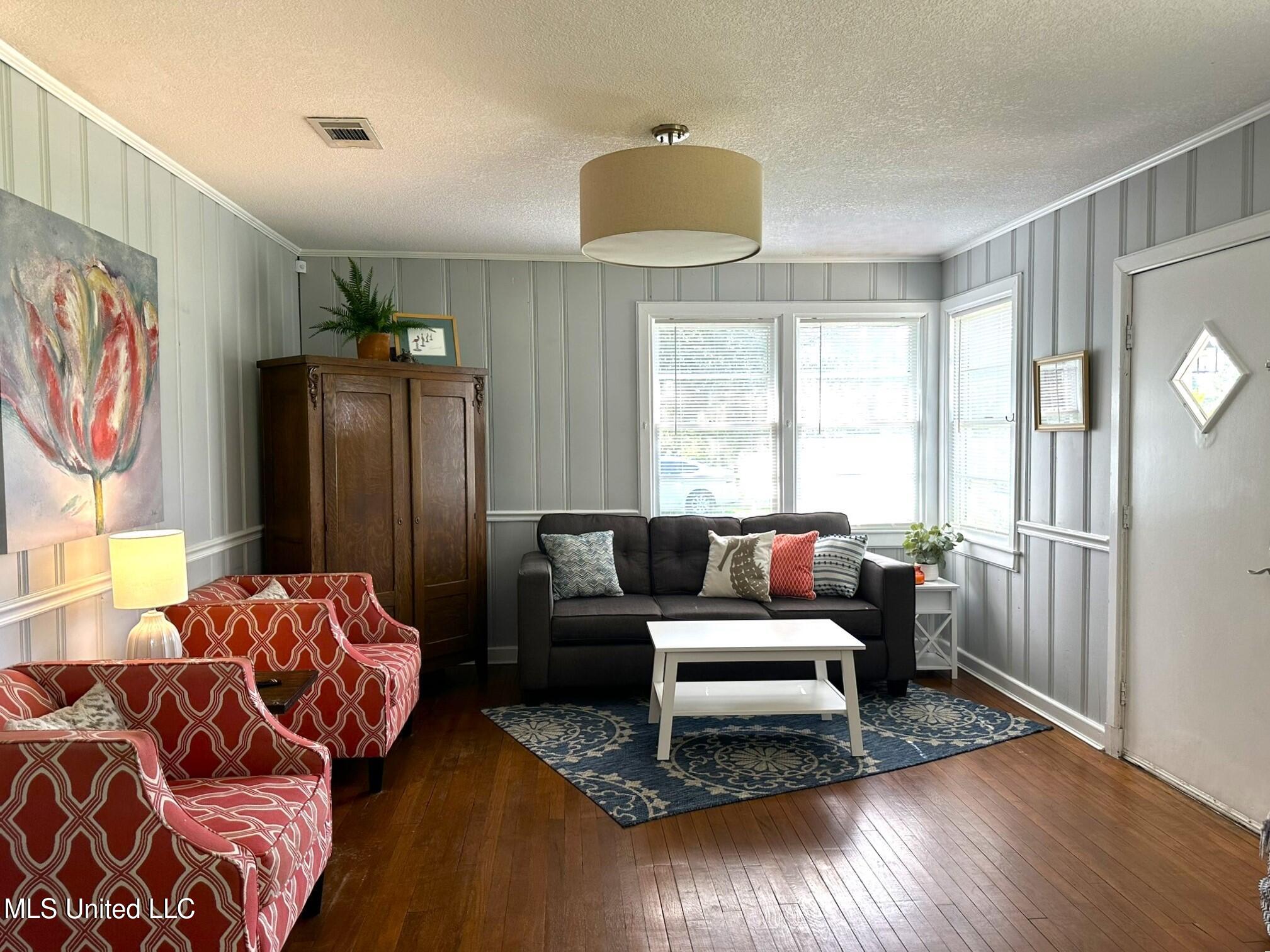 1323 3rd Street Gulfport, MS 39501 - Photo 2 of 46 6 living 1