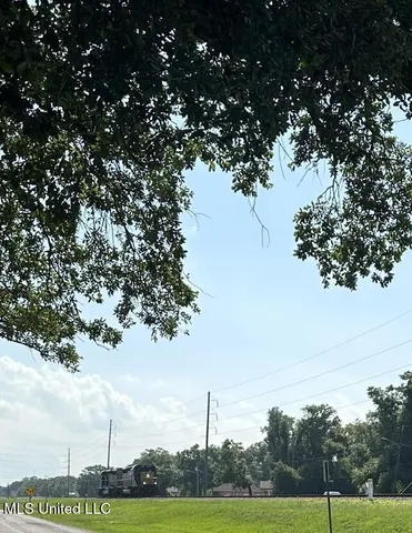 $1,800 | 1323 3rd Street, Gulfport, MS 39501