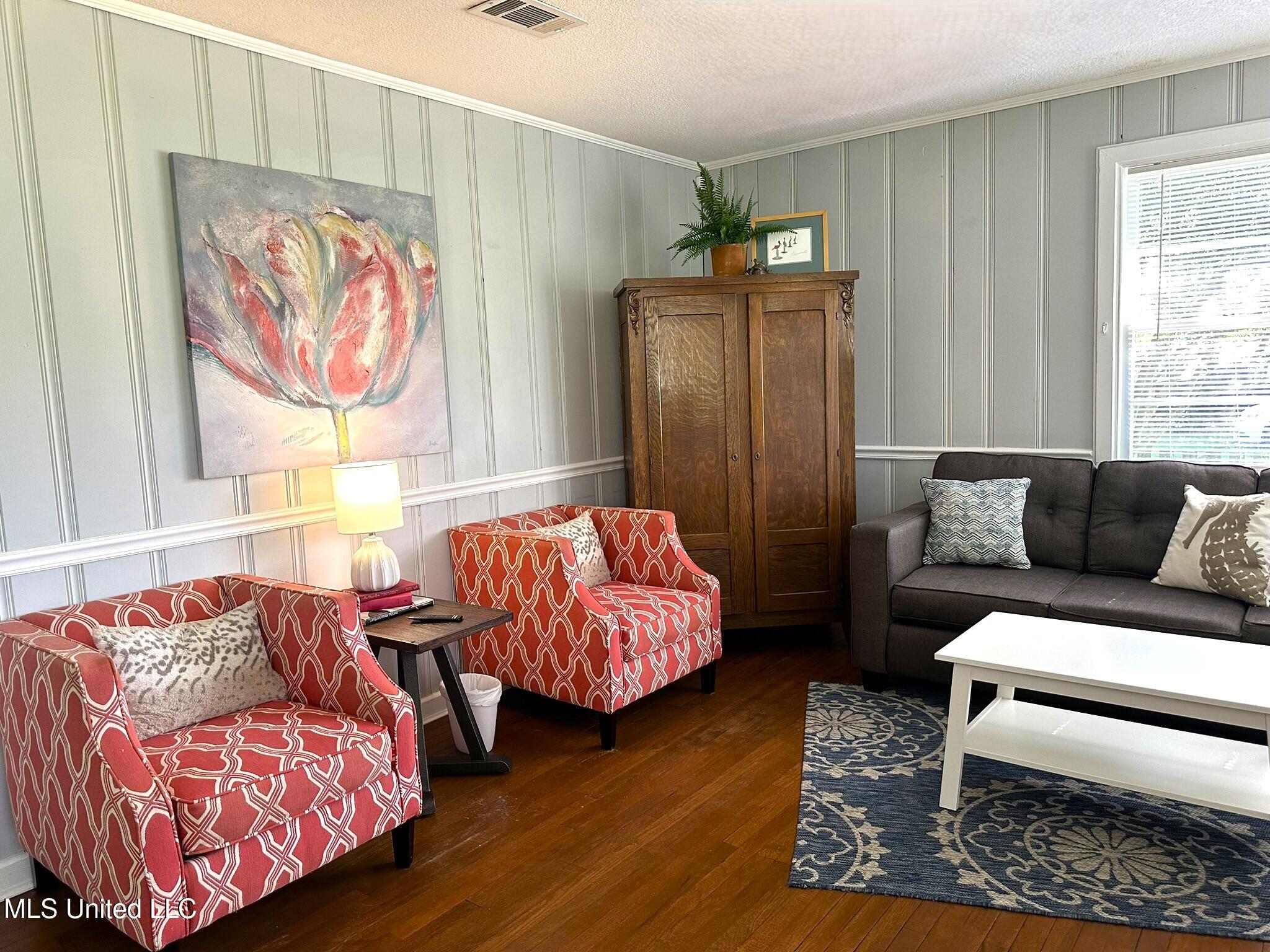 1323 3rd Street Gulfport, MS 39501 - Photo 5 of 46 9 living 4