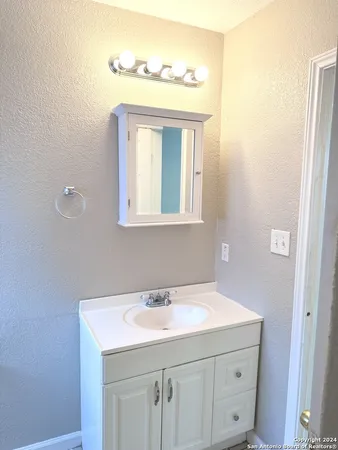$1,095 | 217 Natalen Avenue, Unit 8, San Antonio, TX 78209