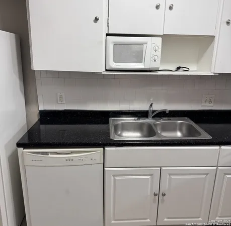 $1,095 | 217 Natalen Avenue, Unit 8, San Antonio, TX 78209