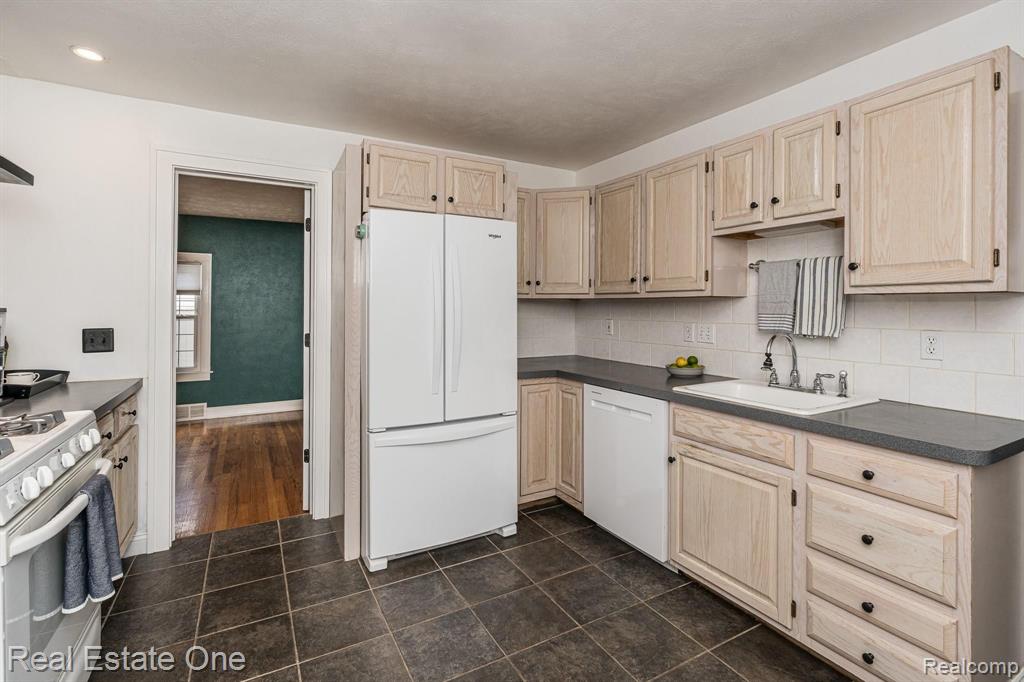 116 Albertson Street Rochester, MI 48307 - Photo 14 of 29