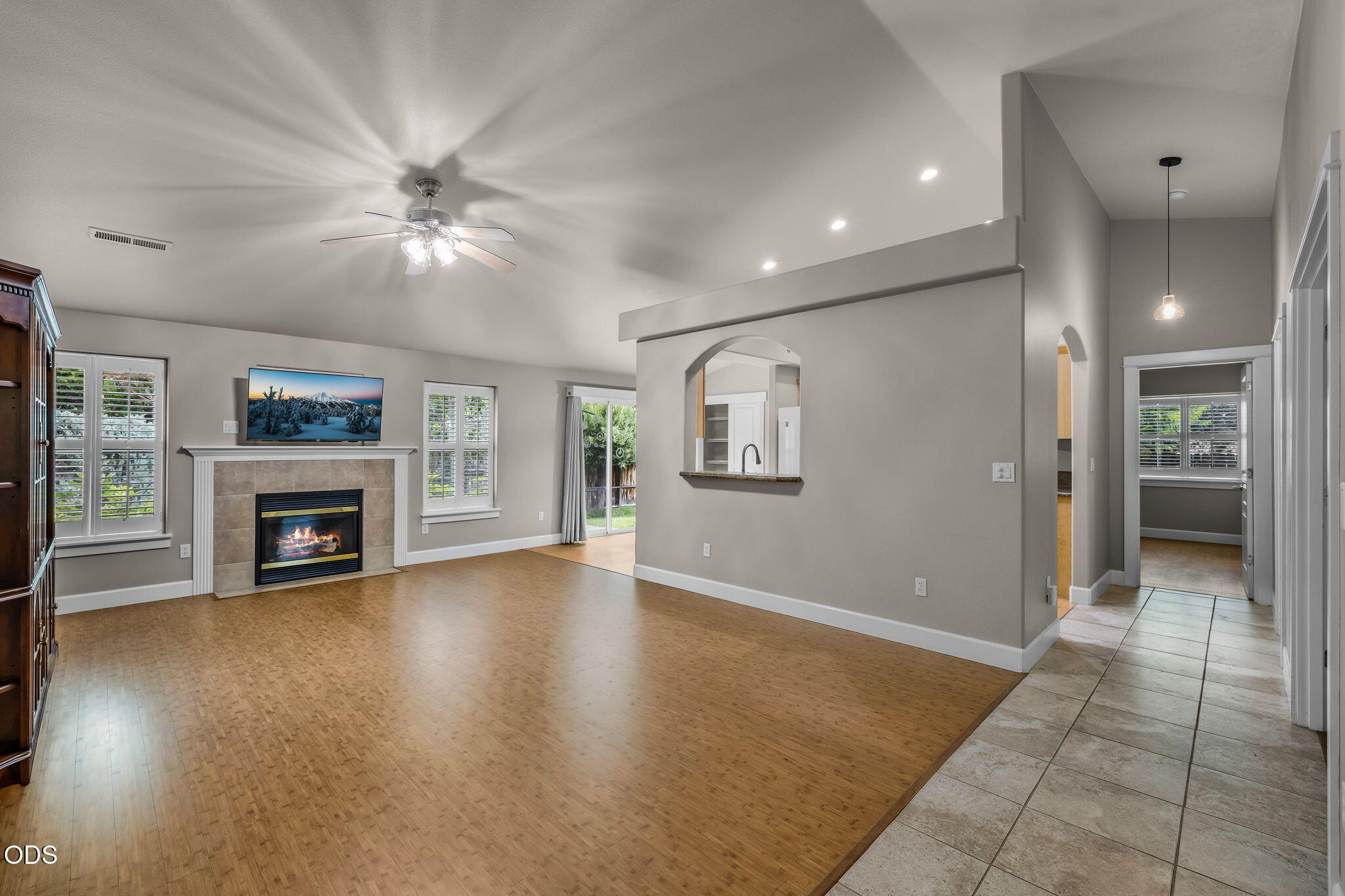 2041 Southwest Obsidian Avenue Redmond, OR 97756 - Photo 5 of 49