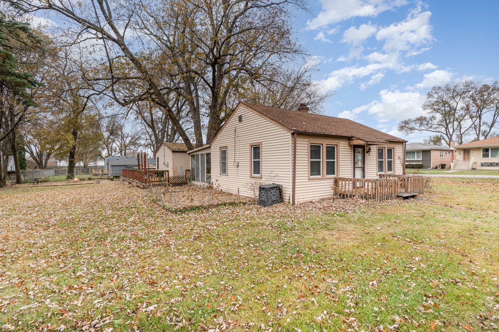 11700 South Springfield Avenue Alsip, IL 60803 - Photo 20 of 21 a view of a yard with a house