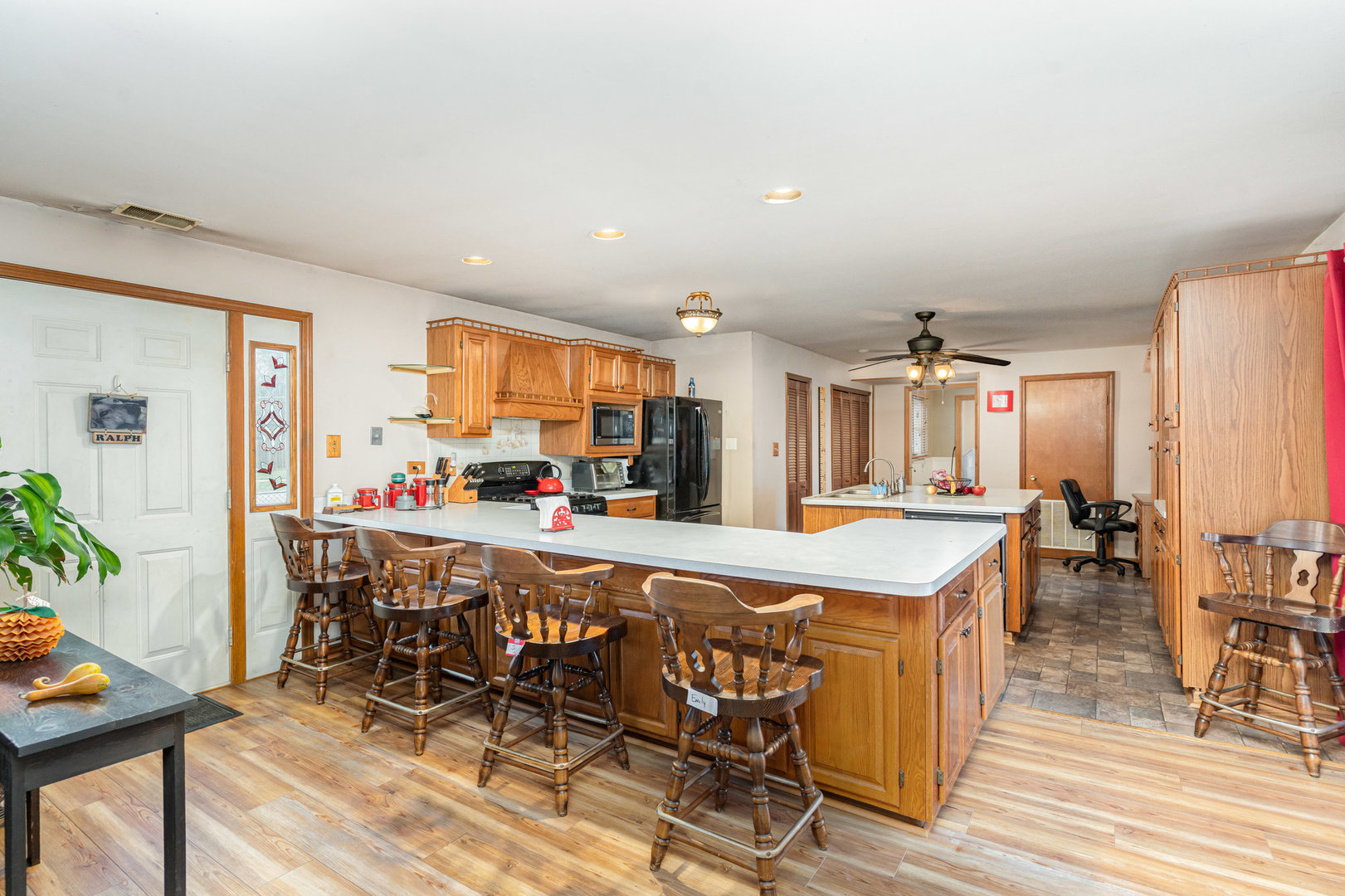 11700 South Springfield Avenue Alsip, IL 60803 - Photo 4 of 21 a view of a dining room with furniture