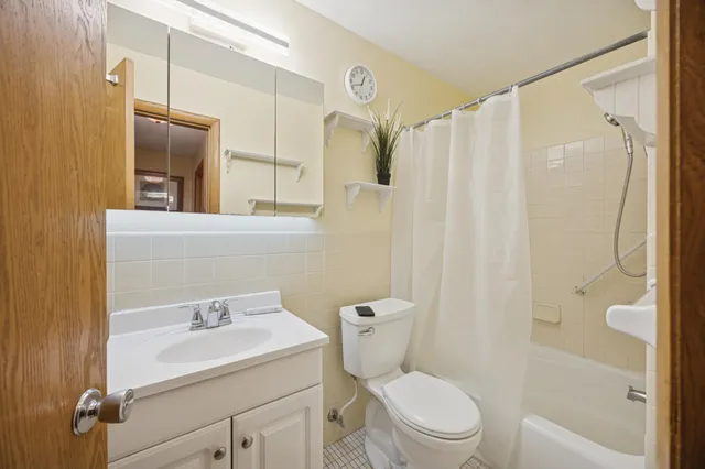 $166,000 | 1494 21st Avenue Northwest, Unit 4, New Brighton, MN 55112