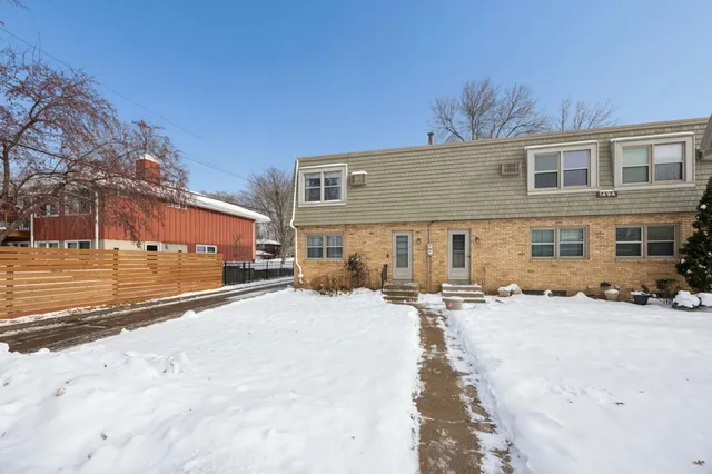$166,000 | 1494 21st Avenue Northwest, Unit 4, New Brighton, MN 55112
