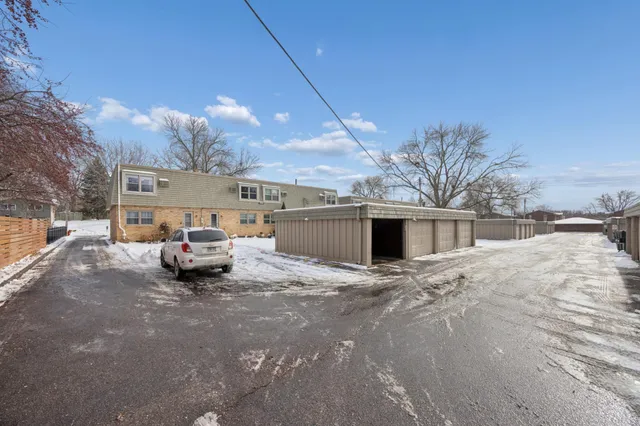 $166,000 | 1494 21st Avenue Northwest, Unit 4, New Brighton, MN 55112